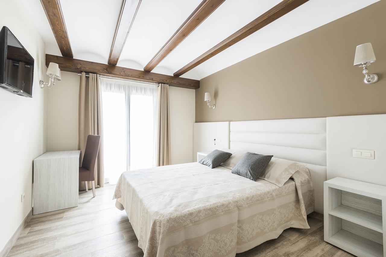 Hotel Atiana อัลบาร์ราซิน ภายนอก รูปภาพ