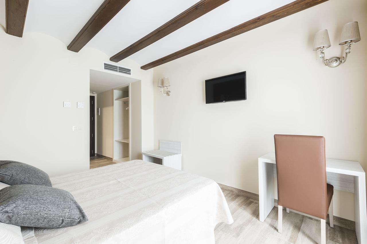 Hotel Atiana อัลบาร์ราซิน ภายนอก รูปภาพ