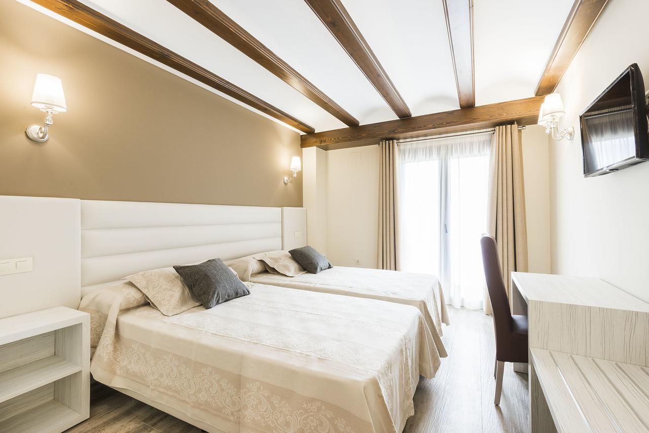 Hotel Atiana อัลบาร์ราซิน ภายนอก รูปภาพ