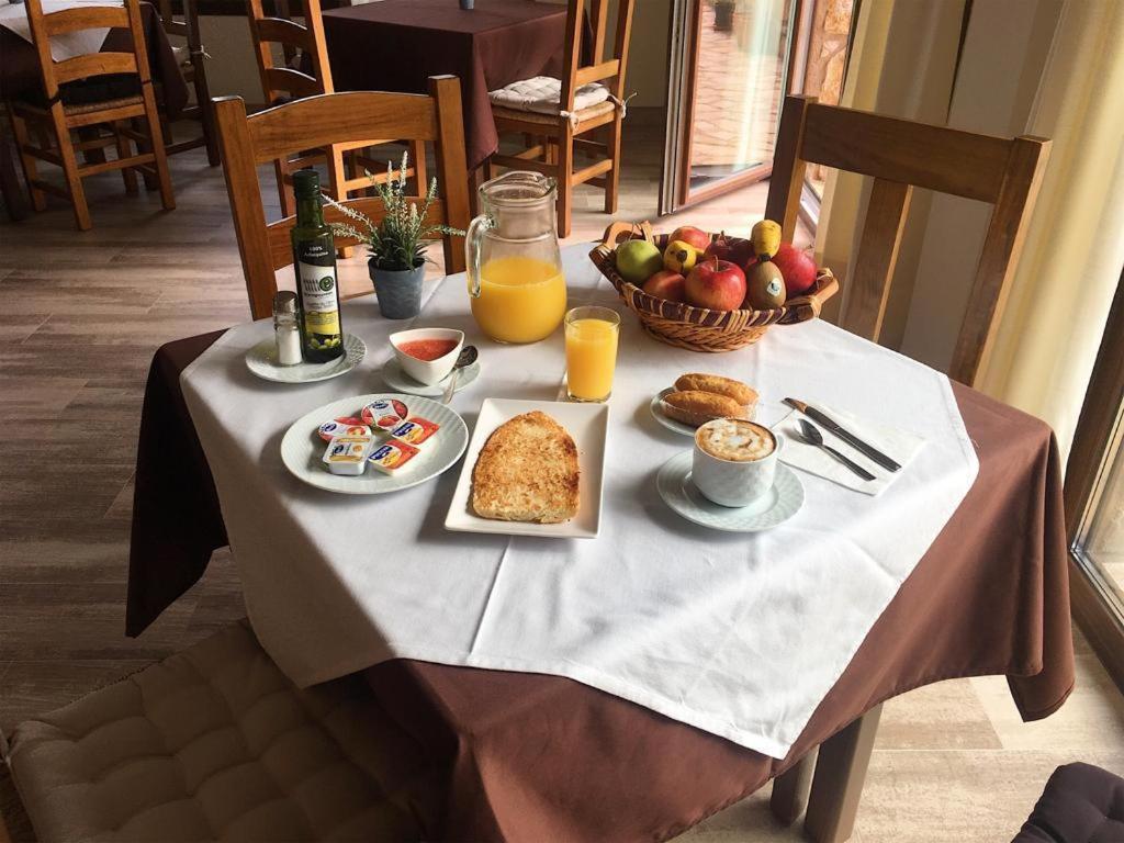 Hotel Atiana อัลบาร์ราซิน ภายนอก รูปภาพ